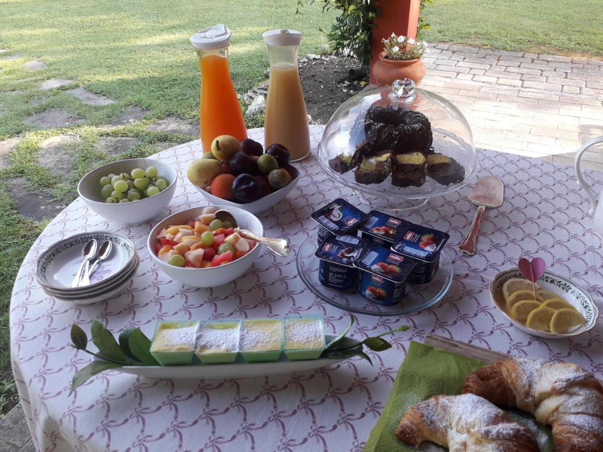 Il Casaletto Bed & Breakfast โอซิโม ภายนอก รูปภาพ